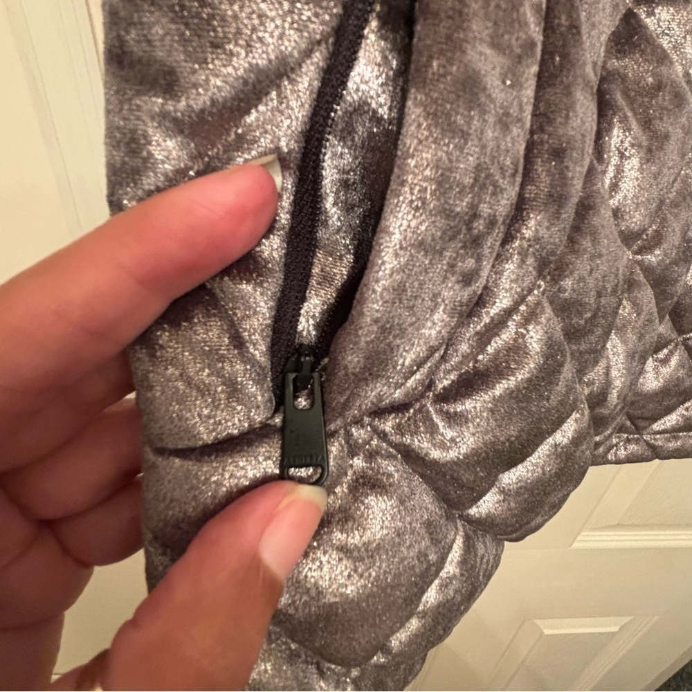 Athleta Whisper Metallic Velvet‎ Vest in Coffee House XS - Picture 7 of 15